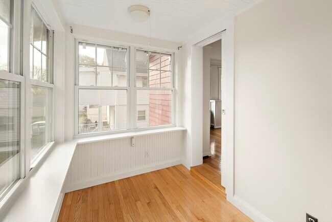 Building Photo - 113 Cushing Ave