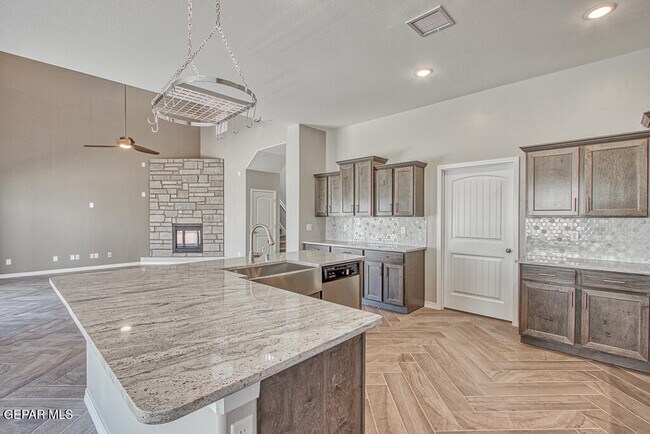 Building Photo - 14945 Tierra Haven Ave