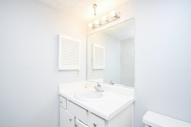 Building Photo - 8433 Hearth Dr