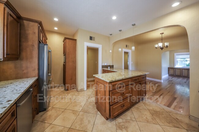 Building Photo - 2221 1st St