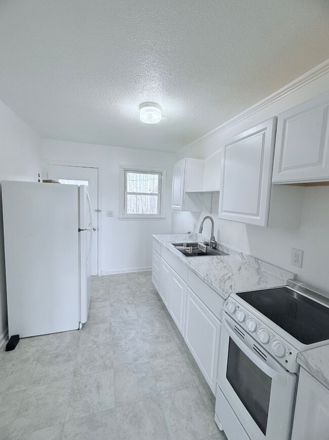 Building Photo - 1490 John Chapman Rd