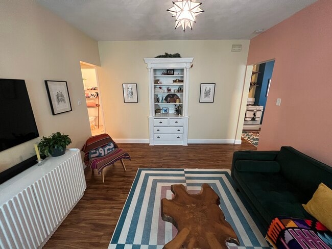 Building Photo - 225 Holland St