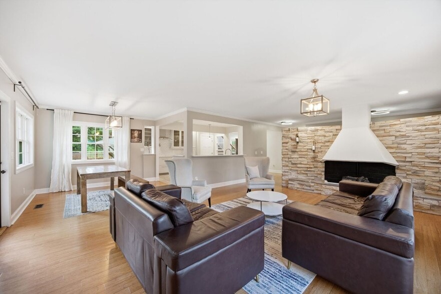 Building Photo - 1 Fairhills Dr