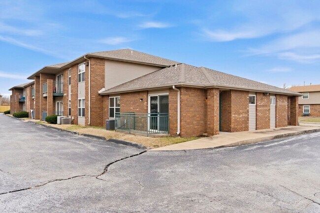Building Photo - 3360 S Fairway Ave