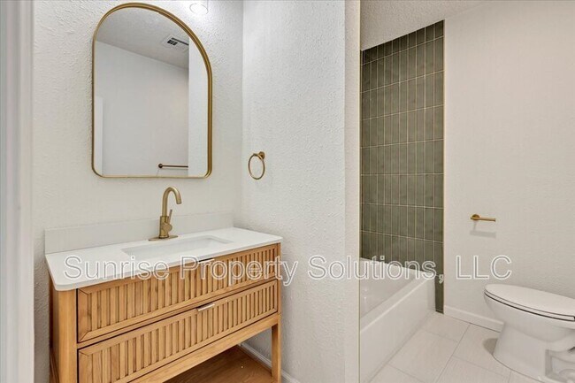 Building Photo - 1704 NW 32nd St