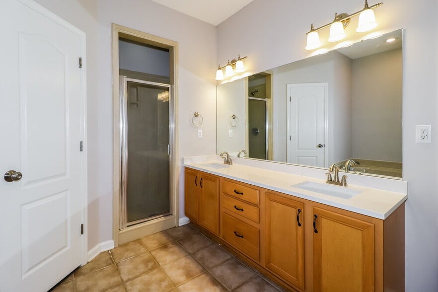 Building Photo - 65 Penny Ln