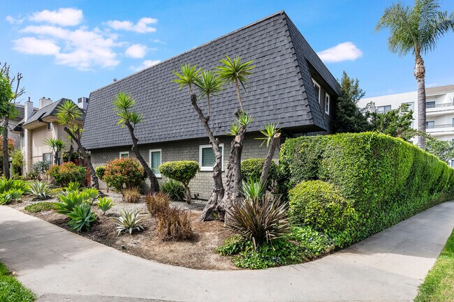 Building Photo - 4443 Saugus Ave