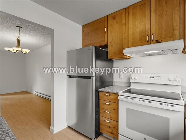 Building Photo - 3 Bed, 1.5 Bath Townhome in Hazel Dell Near Salmon Creek Regional Park