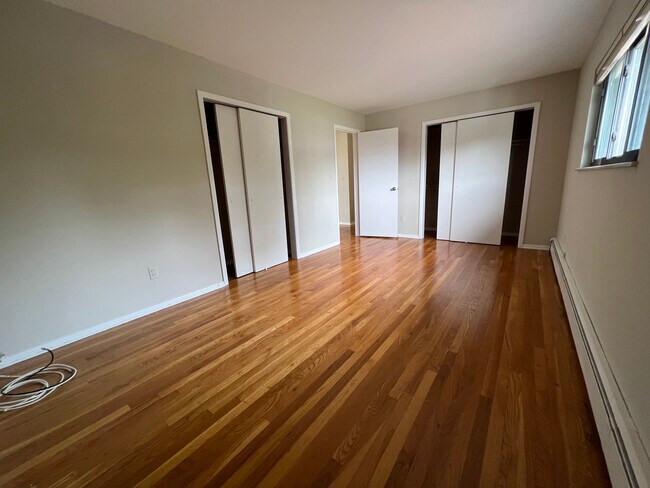 Building Photo - 429 10th St