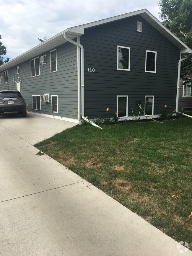 Newer 2BR w/wood flooring, W/D on site