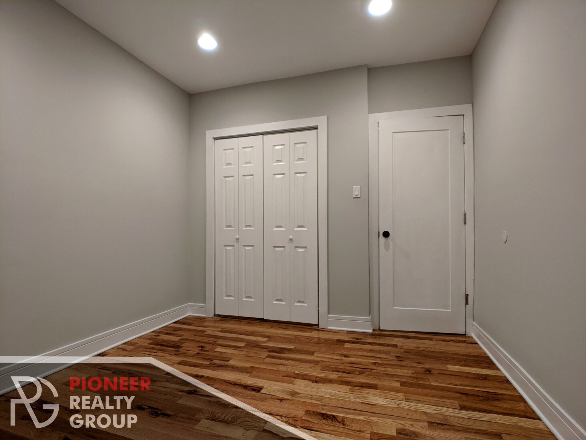 Building Photo - 4616 N Paulina St