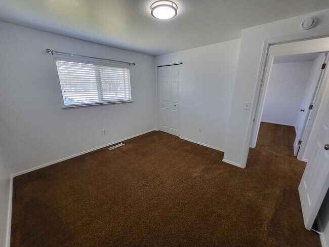 Building Photo - 2166 Carriage Crest Dr