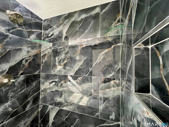 Building Photo - 62 Cambridge Dr