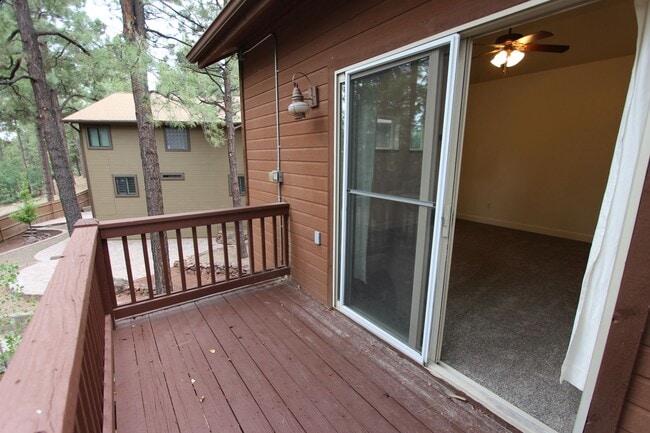 Building Photo - Stunning Boulder Pointe home with Huge Bon...
