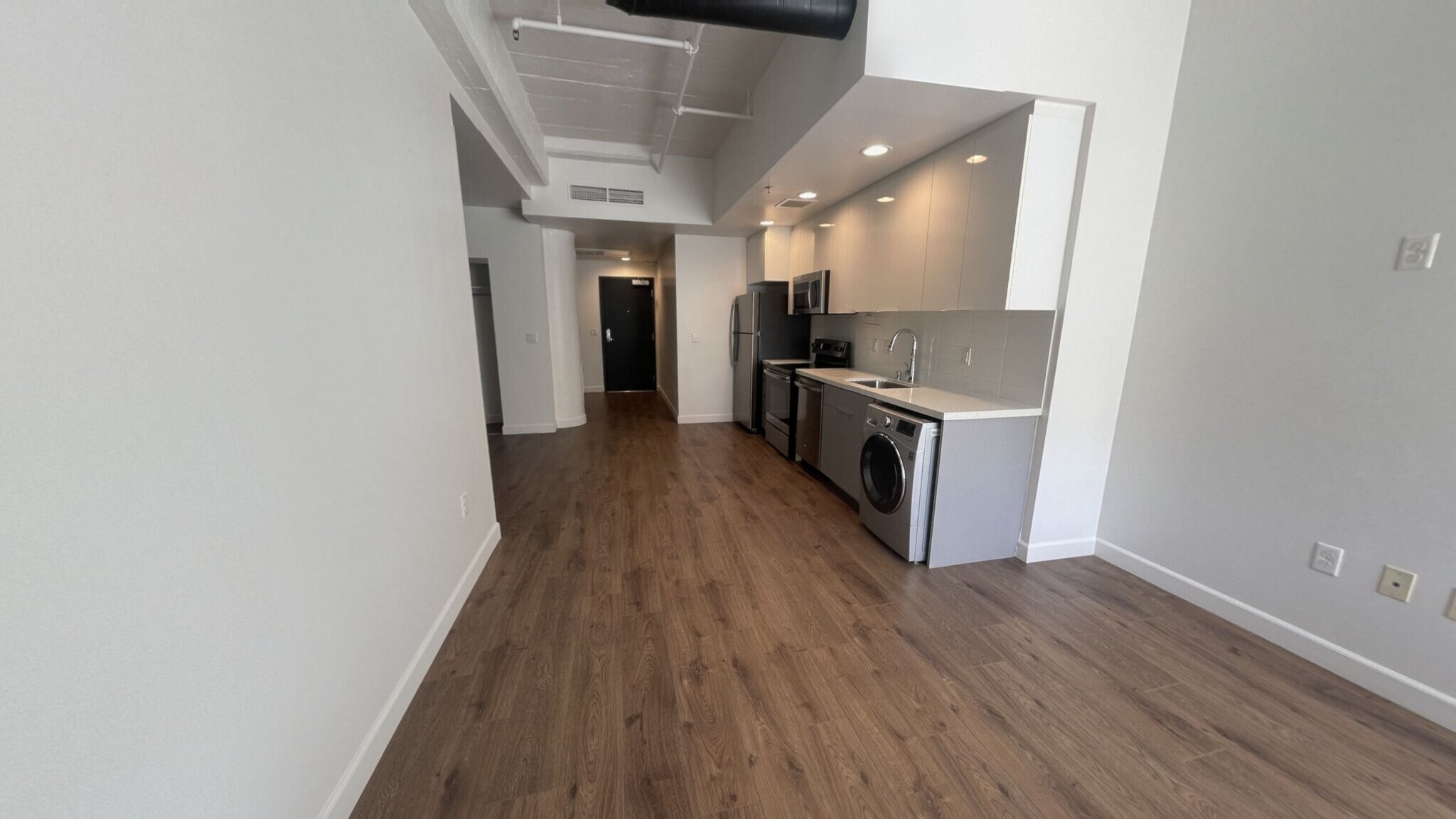 Building Photo - 3550 W 6th St