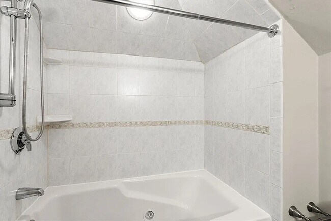 Building Photo - 334 Mystic St