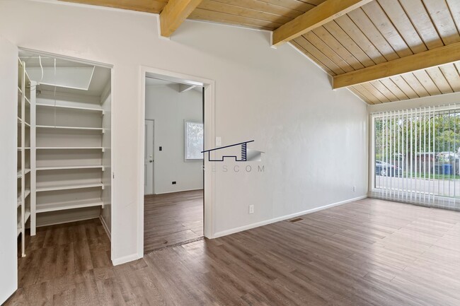 Building Photo - Ogden 4 Bedroom Home with Fenced Backyard!