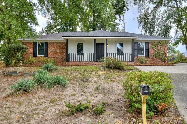 Building Photo - 208 Foxdale Dr