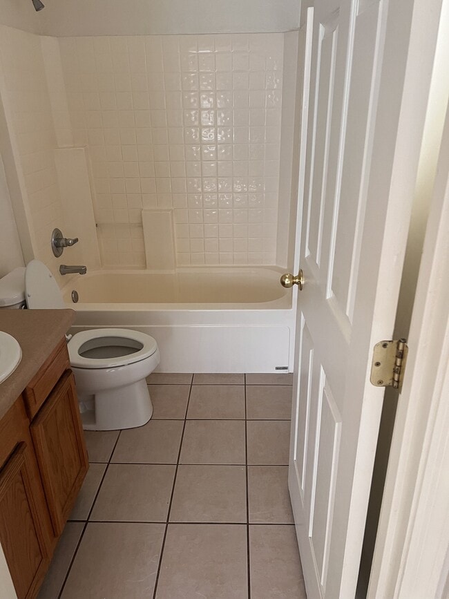 Building Photo - 2536 N Corinthian Garden Dr