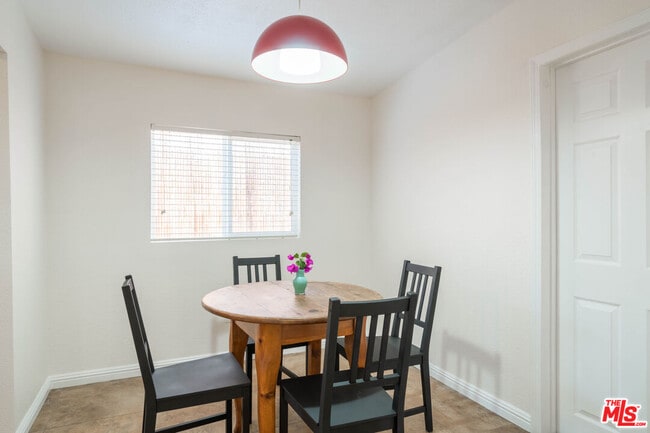 Building Photo - 1809 W 37th Pl