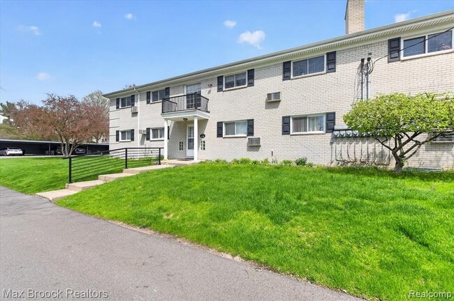 Building Photo - 100 W Hickory Grove Rd