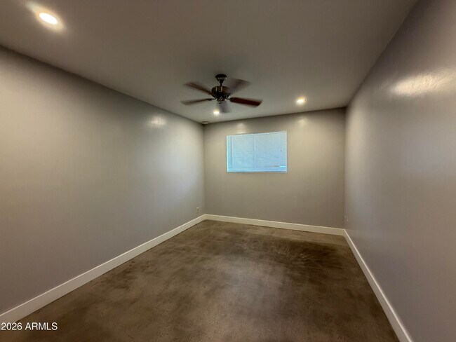 Building Photo - 1833 E Harvard St