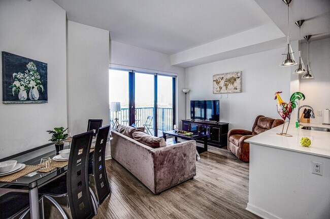 Building Photo - 6803 Staffordshire Crescent