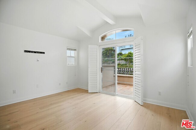 Building Photo - 6440 Lunita Rd