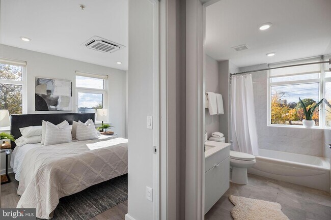 Building Photo - 3449 Scotts Ln