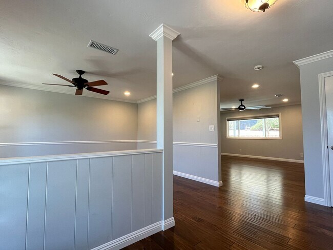 Building Photo - 2085 Warmlands Ave