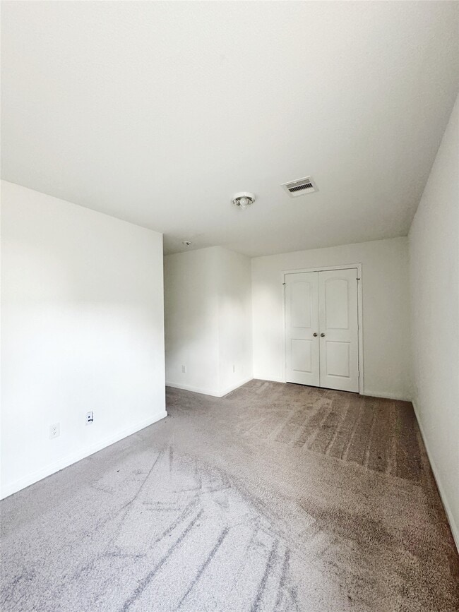 Building Photo - 245 Water Oak
