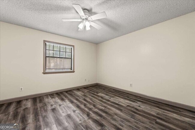 Building Photo - 210 Appleby Dr