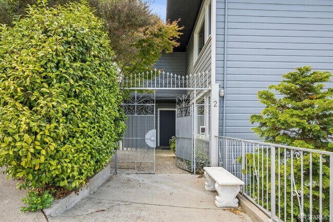 Building Photo - 2 Glenbrook Ave