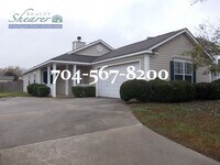 Building Photo - 3 Bed, 2 Bath Ranch in East Charlotte near...