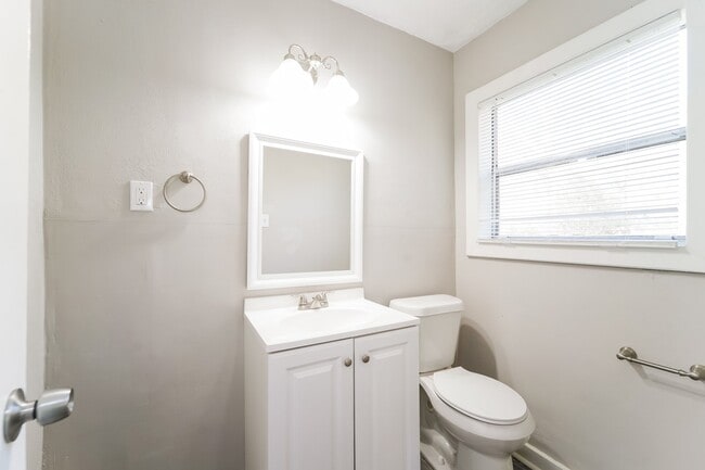 Building Photo - 522 Beaverbrook Dr