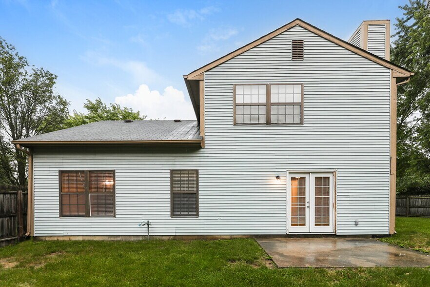 Building Photo - 12065 Rossi Dr