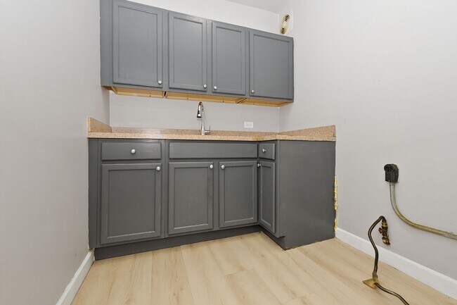 Interior Photo - 11214-18 S Indiana