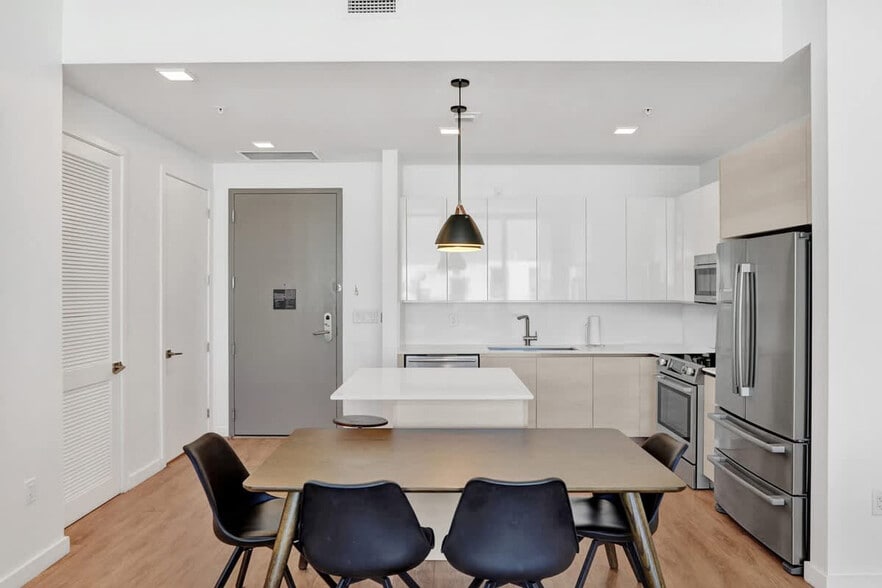 Building Photo - 1220 17th St