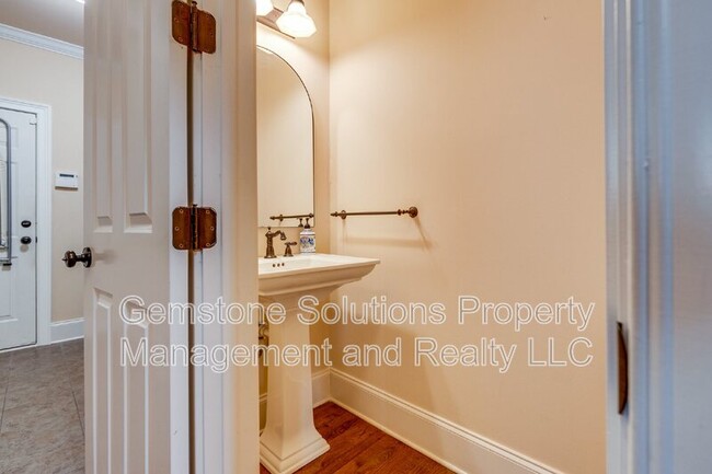 Building Photo - 3012 Americus Dr