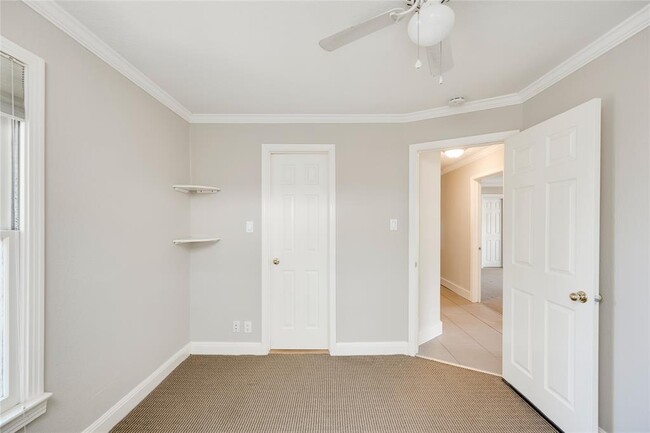 Building Photo - 5602 Roosevelt Ave