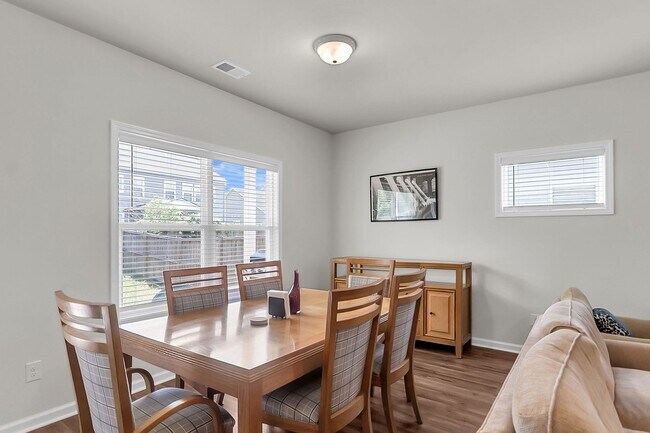 Building Photo - Spacious 4-Bedroom Home with Modern Upgrad...