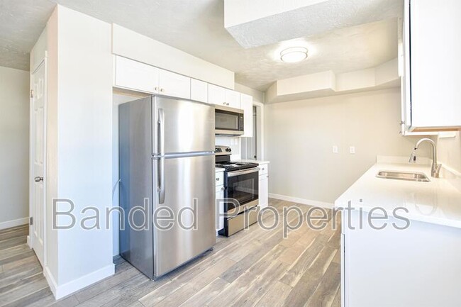 Building Photo - 34 N Terrace Dr
