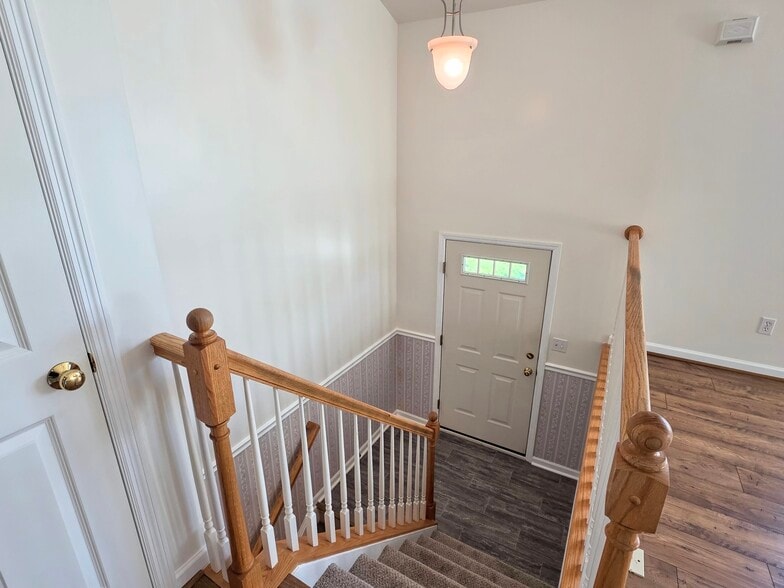 Building Photo - 521 Fox Ridge Ln