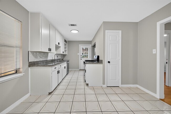 Building Photo - 6741 Feldspar St