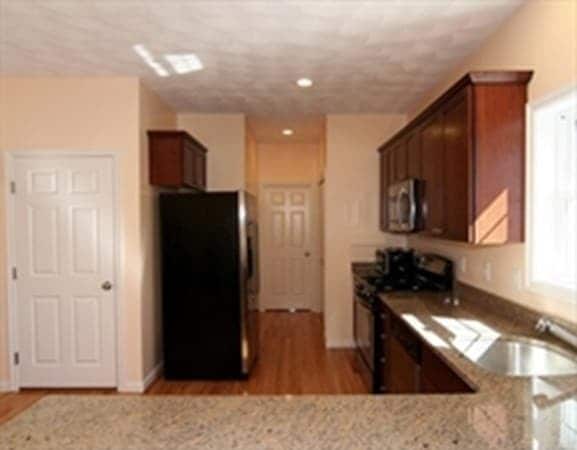Building Photo - 10 Blue Jay Cir