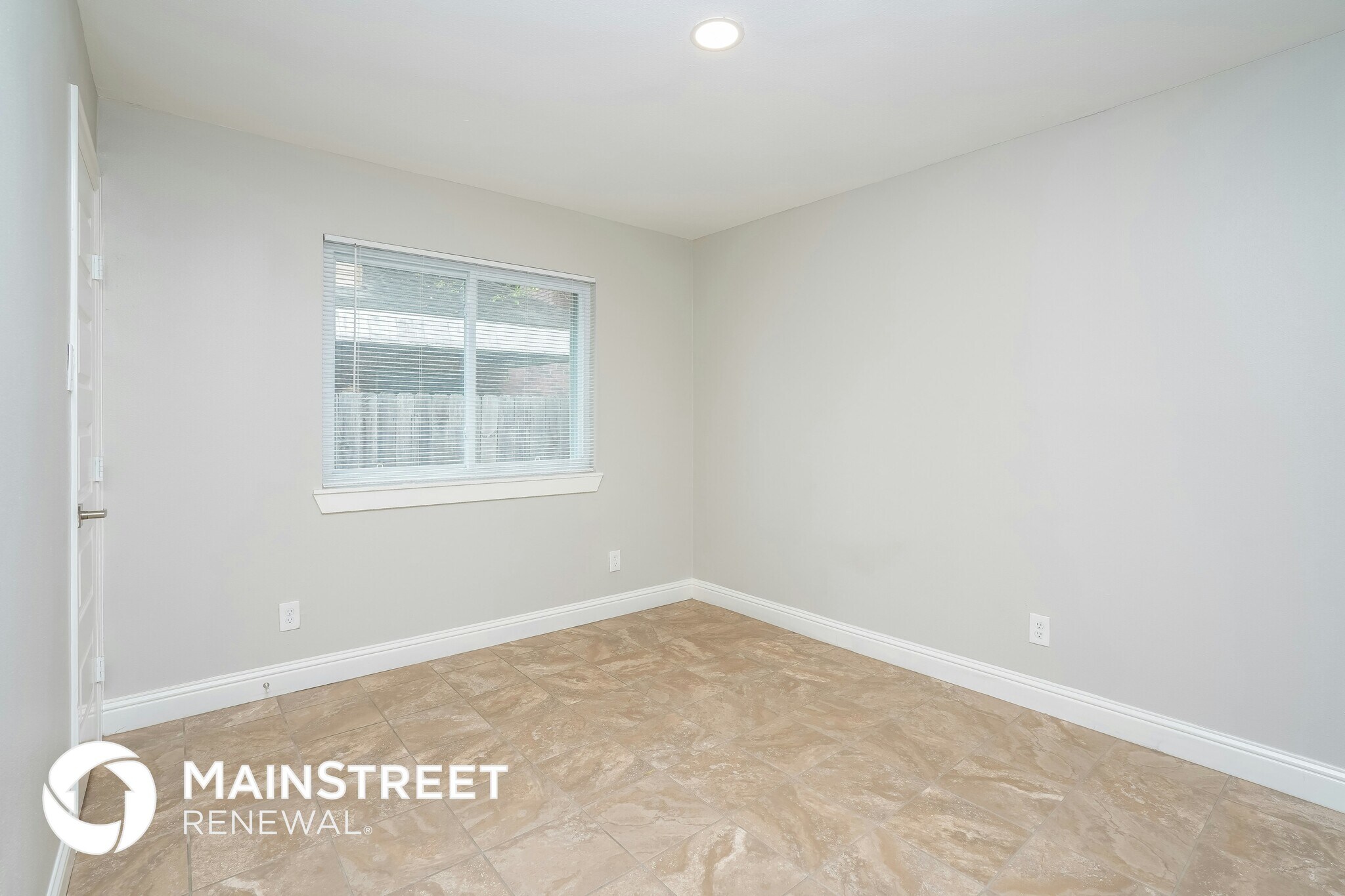 Building Photo - 15619 Fern Ridge Dr