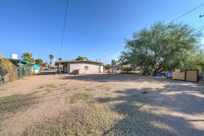 Building Photo - 251 W Northern Ave