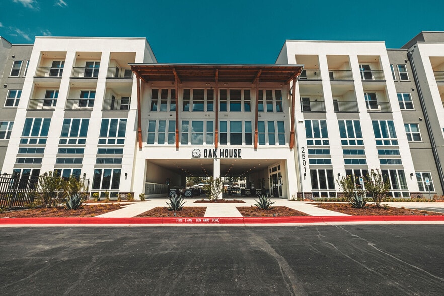 Primary Photo - Oak House