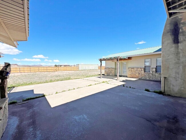 Building Photo - 101 Capt Lee