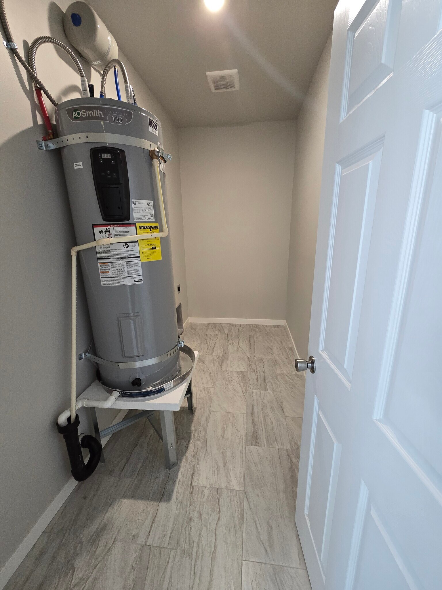 Wash/dry Hookup - 2210 S 1st Ave